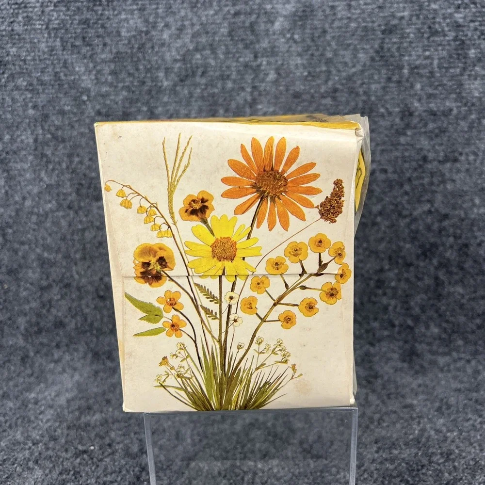 VTG 1976 -1982 Kleenex Boutique Prints Tissues Yellow Gold Floral Box 125 2-Ply